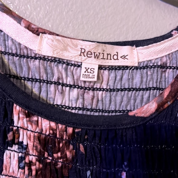 #12 Rewind XS , soft blouse with pleated lid section front and back - Picture 3 of 5